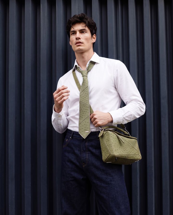 Carry it. Tie it. — image 3 of 6